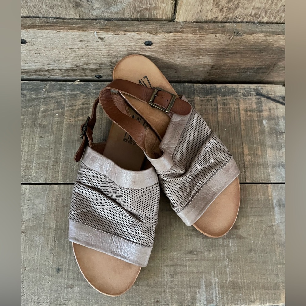 MIZ MOOZ SLOUCHY SANDAL